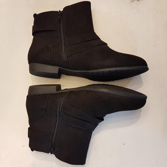 NEW Mari A Ankle Boots Black Suede with Buckles & Studs size 8 1/2 - Picture 5 of 9